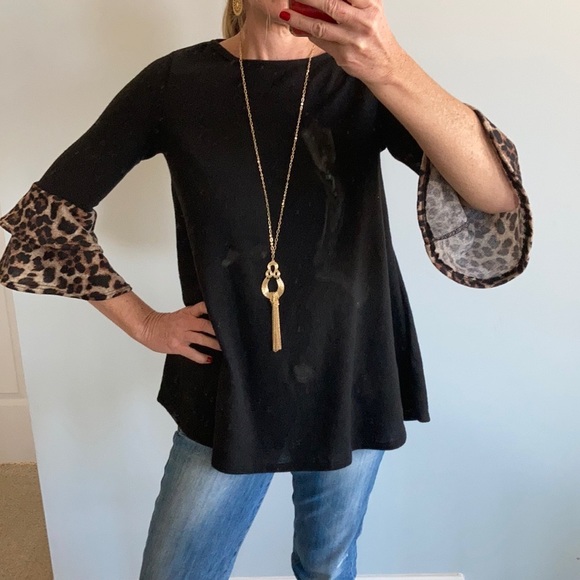 Black & Animal Print Flutter Sleeve Tunic Top - Picture 3 of 11